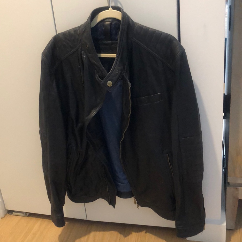 Mens Massimo Dutti leather jacket - size large.